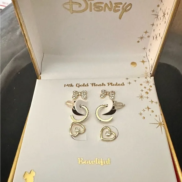 NWT Disney Cubic Zirconia Hoop and hearts, Crystal Bow Minnie Mouse Earring Set - Picture 5 of 7
